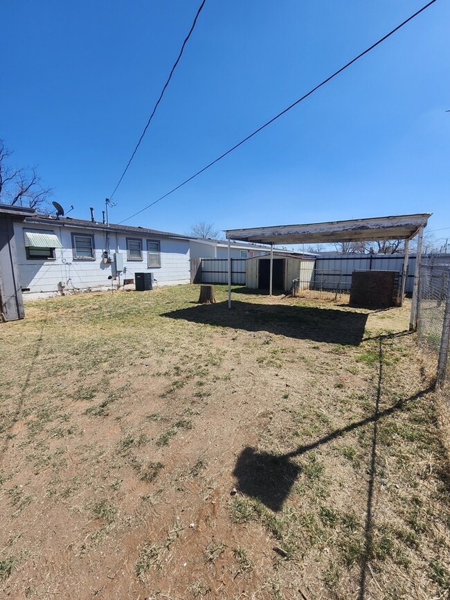 Building Photo - 3 bed 2 bath 1 car garage