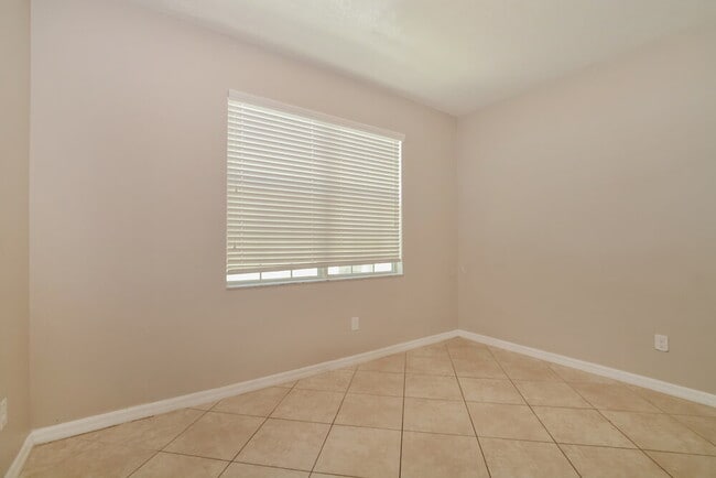 Building Photo - 6817 Sundrop St
