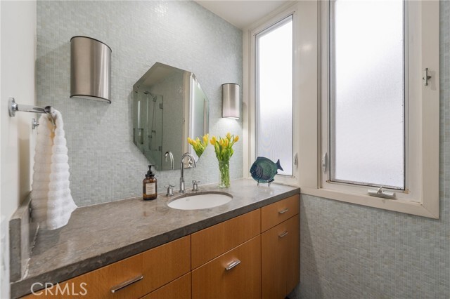 Building Photo - 2404 Laurel Ave