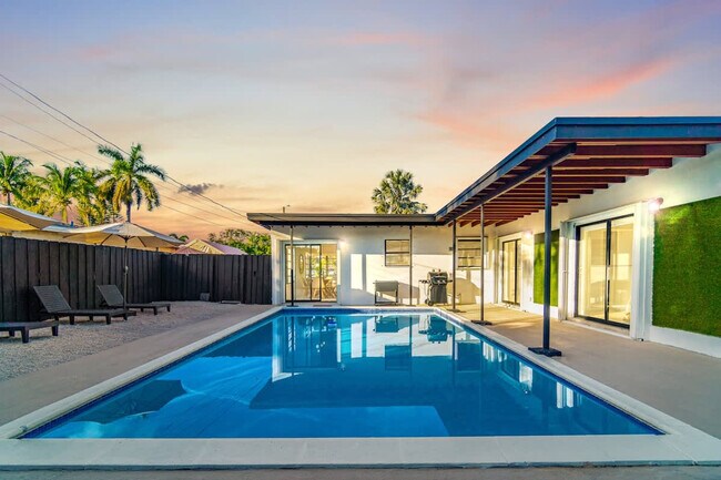 Building Photo - 6540 Park St