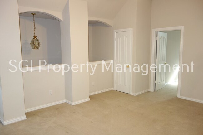 Building Photo - 6317 Day Spring Dr