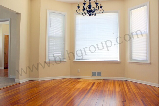 Building Photo - 609 45th St