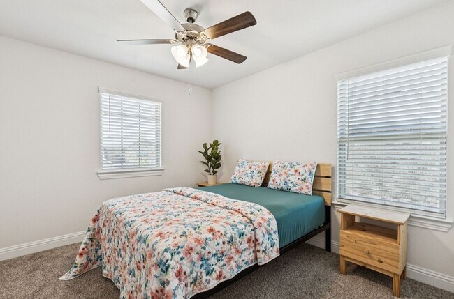 Building Photo - 2913 Cerro Ranch Rd