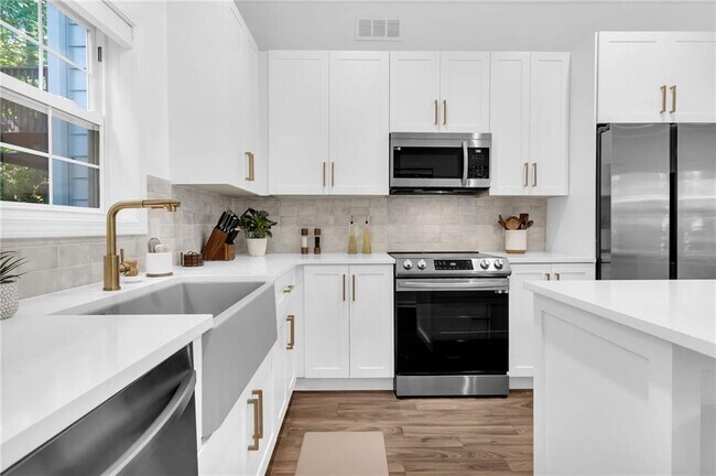 Building Photo - 3882 The Ascent NE