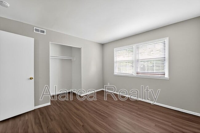 Building Photo - 4713 Plaza Rd