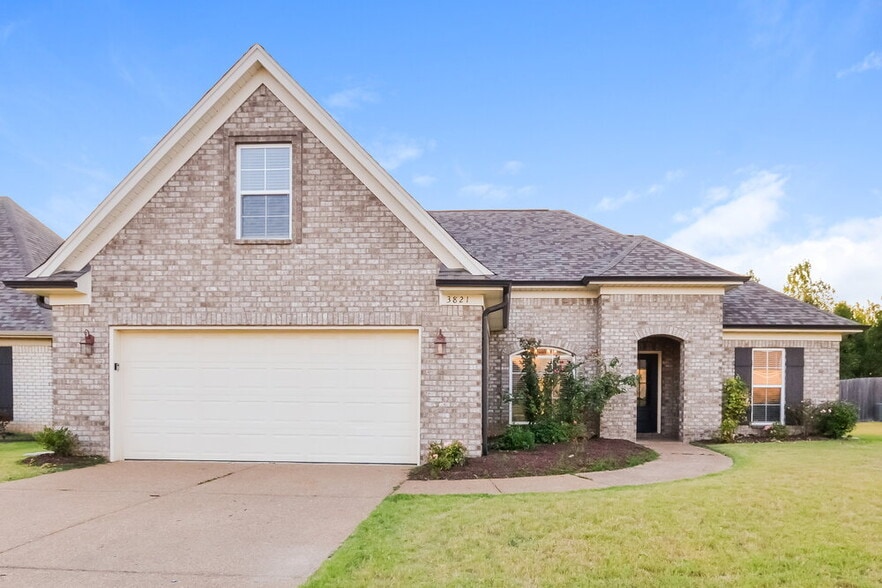 Primary Photo - 3821 Dawnwood Cir W