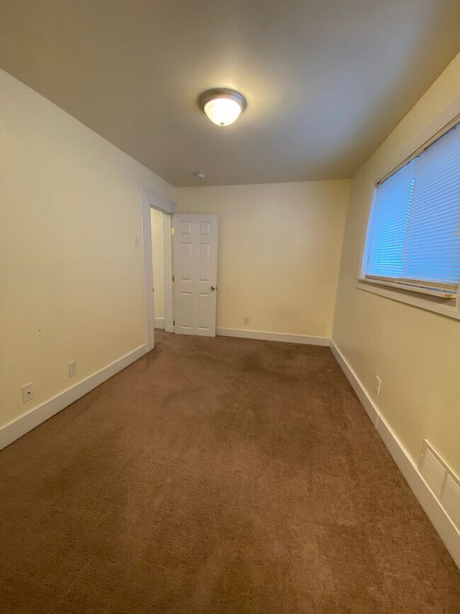 Building Photo - 3 Bedroom Home for Rent