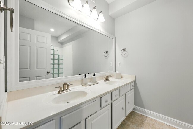 Building Photo - 43 Jardin De Mer Pl