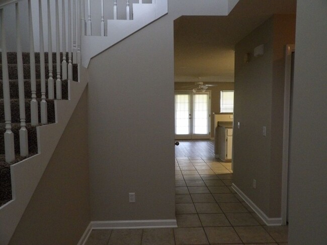 Building Photo - Creekside Townhomes, Creeke Lane, Enterpri...