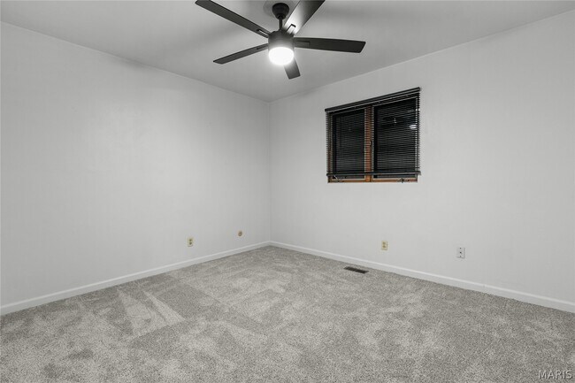 Building Photo - 307 Britanna Dr