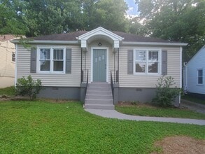 Building Photo - 1002 Broadmoor Dr