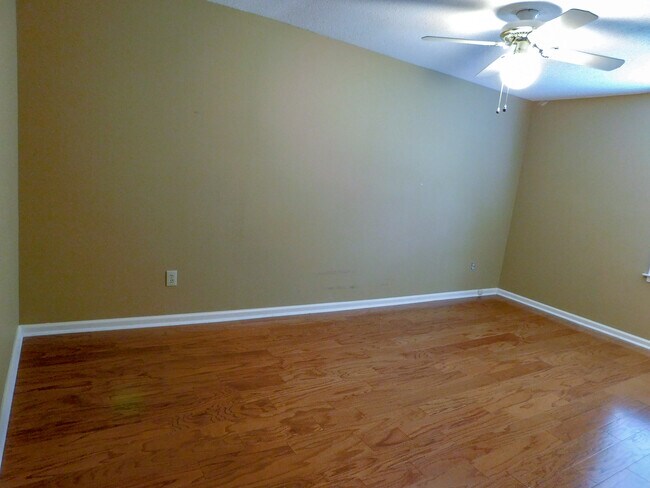 Building Photo - 212 Davors Dr