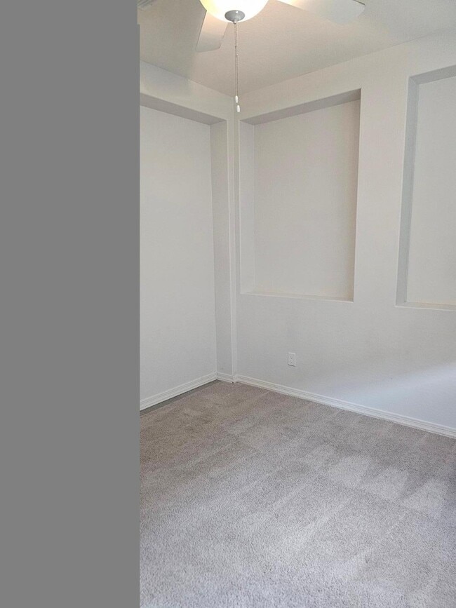 Building Photo - 15092 W Portland St