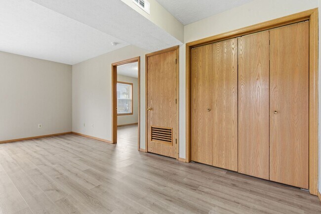 Building Photo - 3360 S Fairway Ave