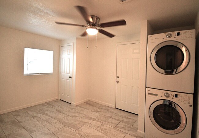 Building Photo - 3107 W Granada Rd