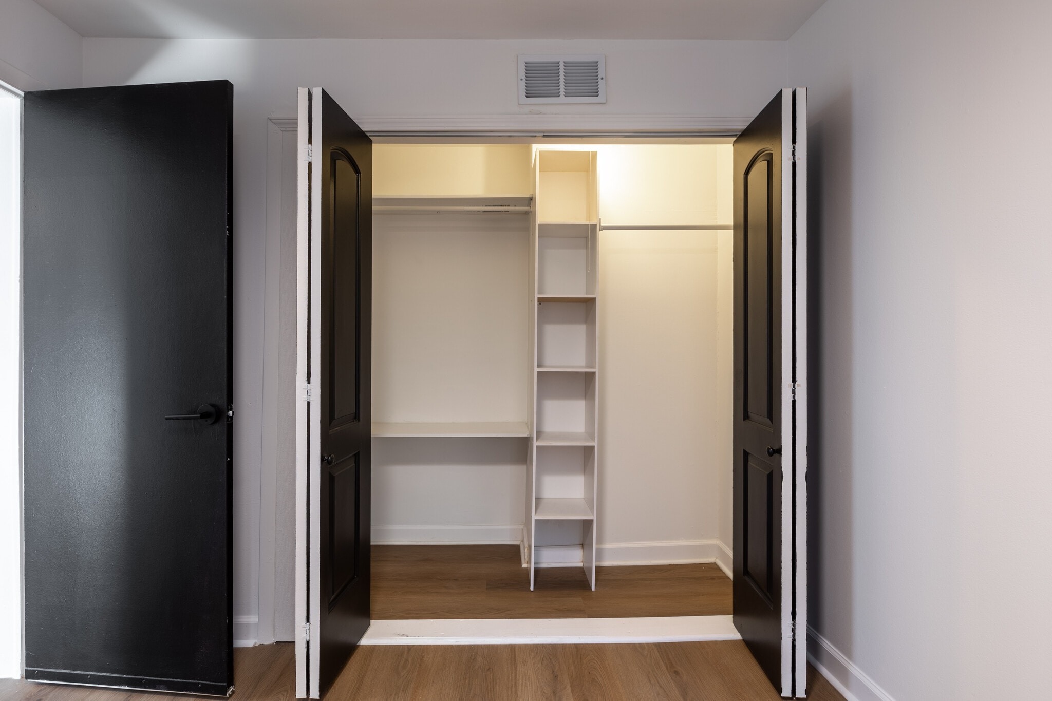 Building Photo - 3138 W Schubert Ave