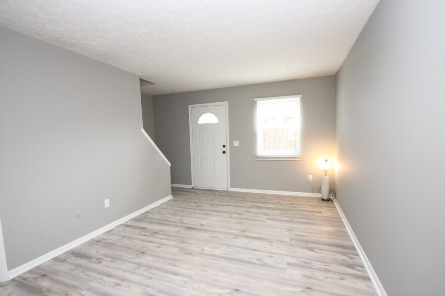 Building Photo - 315 Forest St