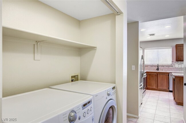 Building Photo - 9037 Trumpet Ct