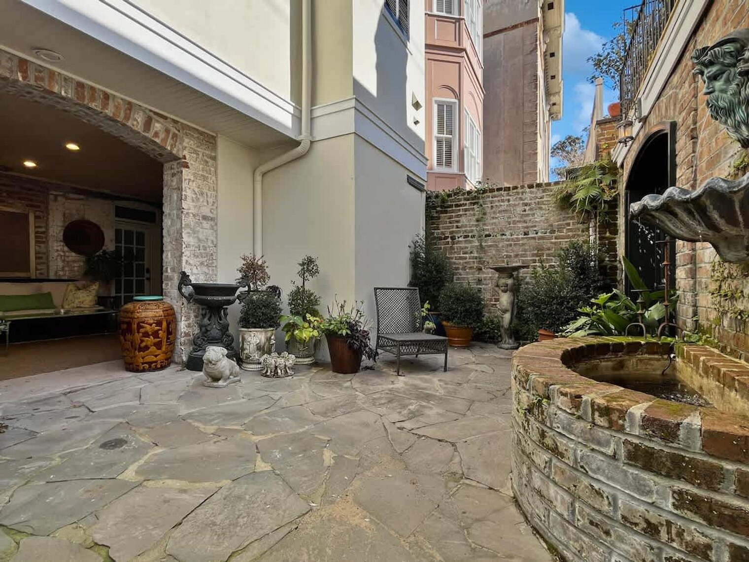 Building Photo - 9 W Gordon St