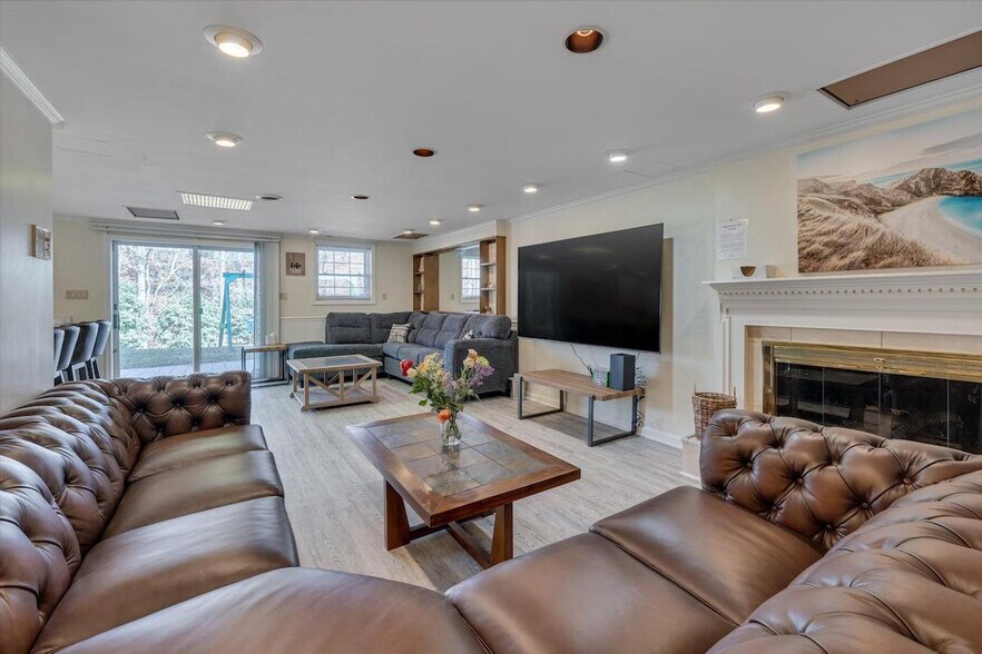 Building Photo - 1016 Shalimar Dr