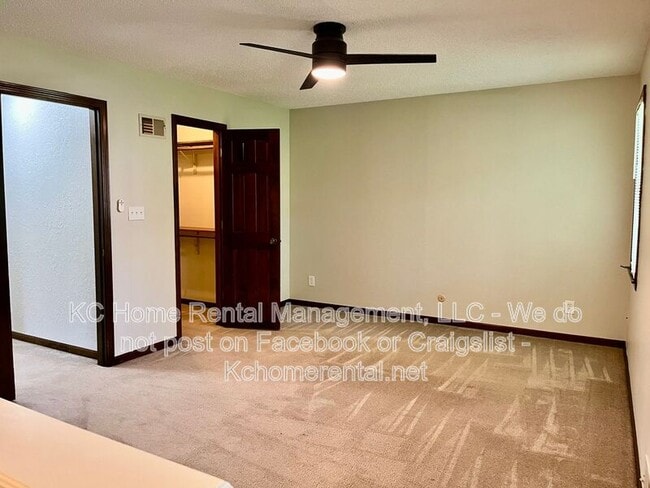 Building Photo - 3868 SW Harbor Dr
