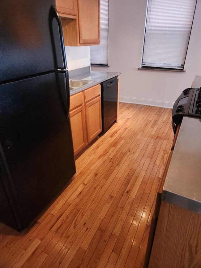 Building Photo - 1603 Broadway St