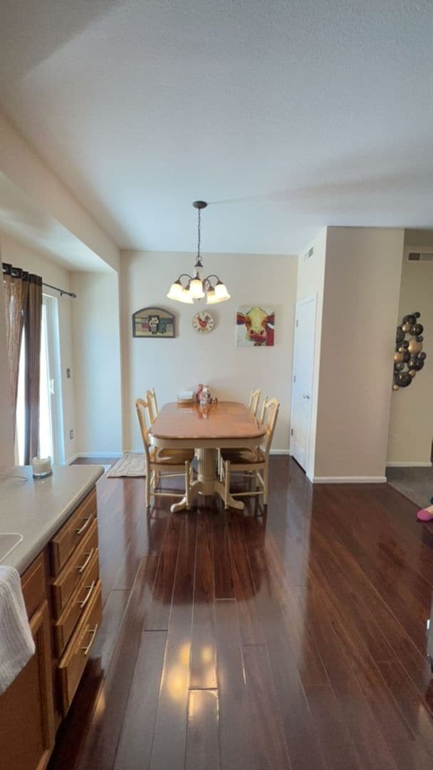 Building Photo - Beautiful single family Ranch style home Available!