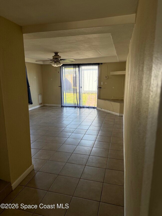 Building Photo - 805 Camellia Dr