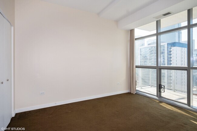 Building Photo - 303 W Ohio St