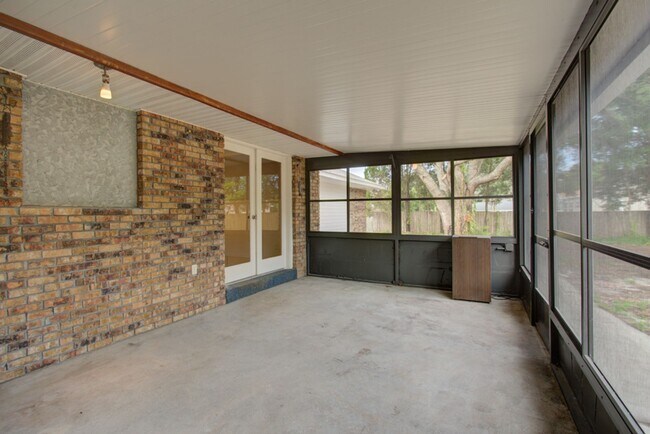 Building Photo - 4023 E Orange Ave