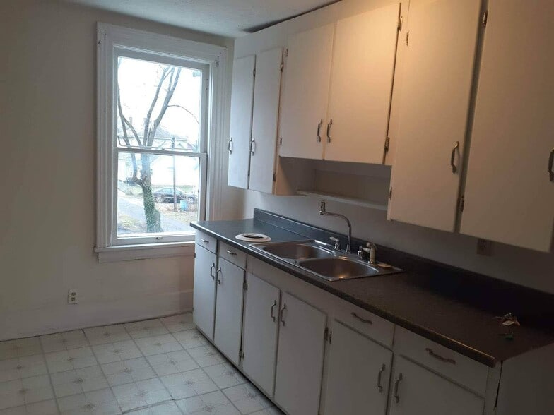 Building Photo - 51 Columbia St