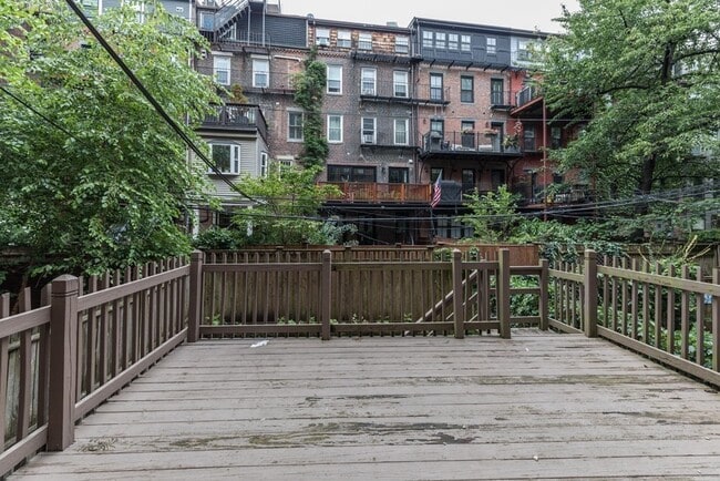 Building Photo - 87 Waltham St