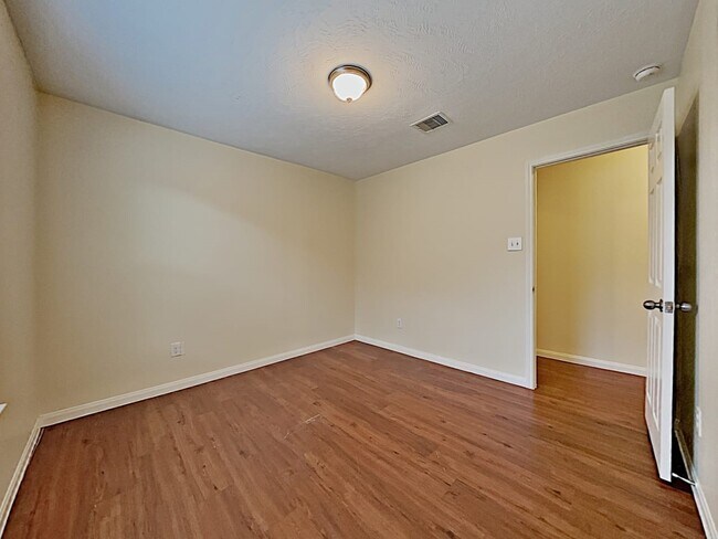 Building Photo - 4026 Hawthorn Glen Ct