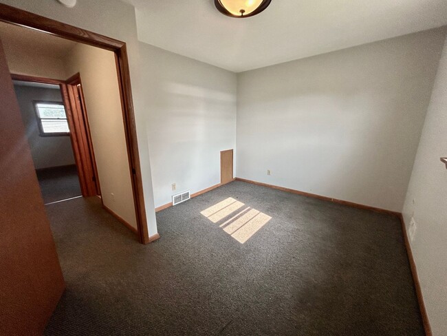 Building Photo - 804-810 Powell Ave