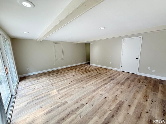 Building Photo - 3440 Villa Ridge