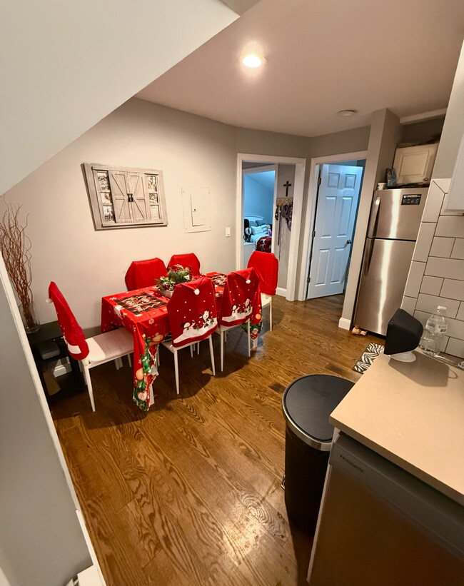 Dining area - 23 Custis Ave