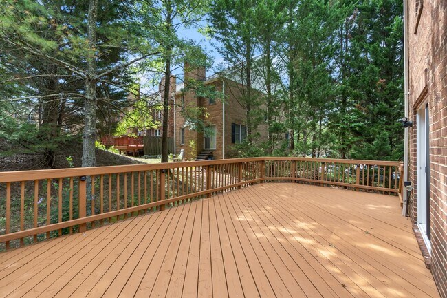 Building Photo - 9401 Rosmarin Way