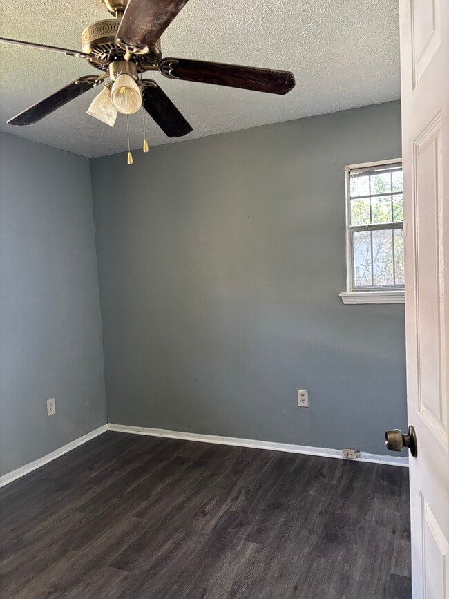 Building Photo - 622 Lake Glen Pl