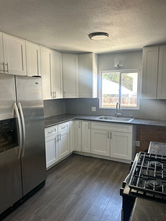 Building Photo - Single Family Home