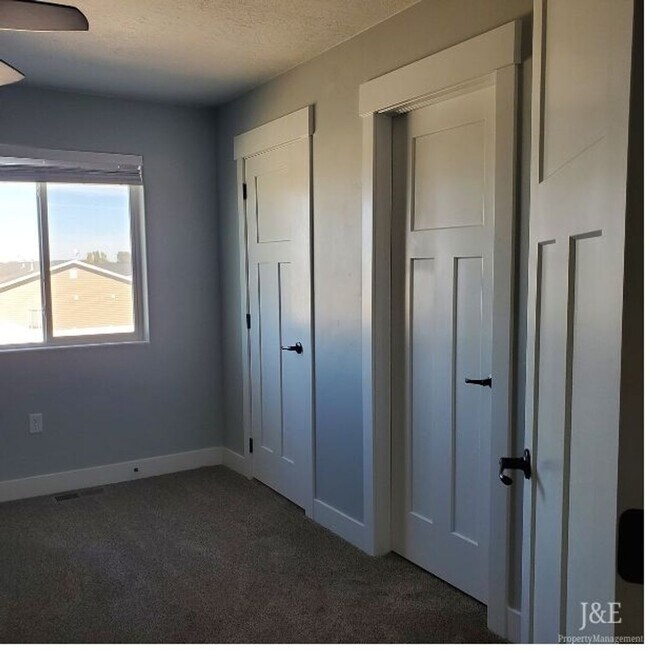Building Photo - 537 W 2150 N