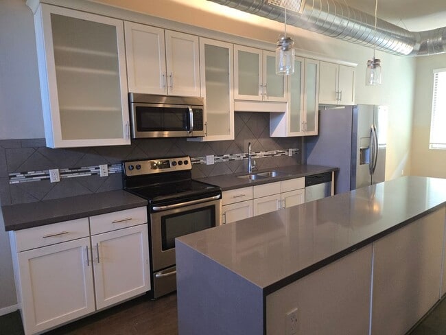 Building Photo - Beautiful Property with Contemporary Flair