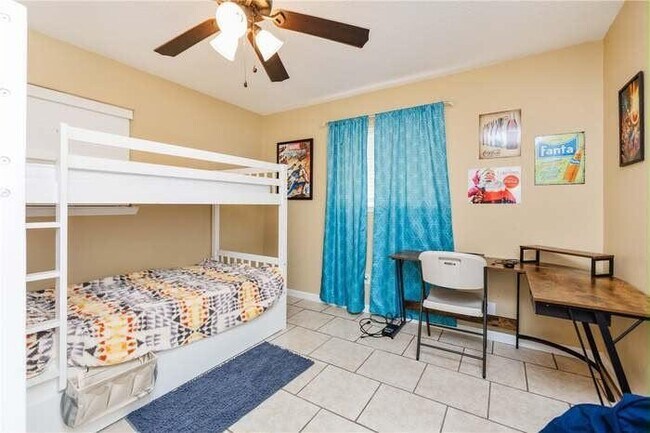 Building Photo - 3173 Baybrook Dr