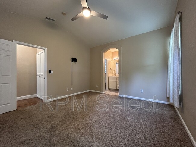 Building Photo - 1724 Magenta Dr
