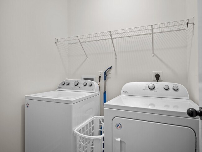 Building Photo - 251 Breakwater Dr