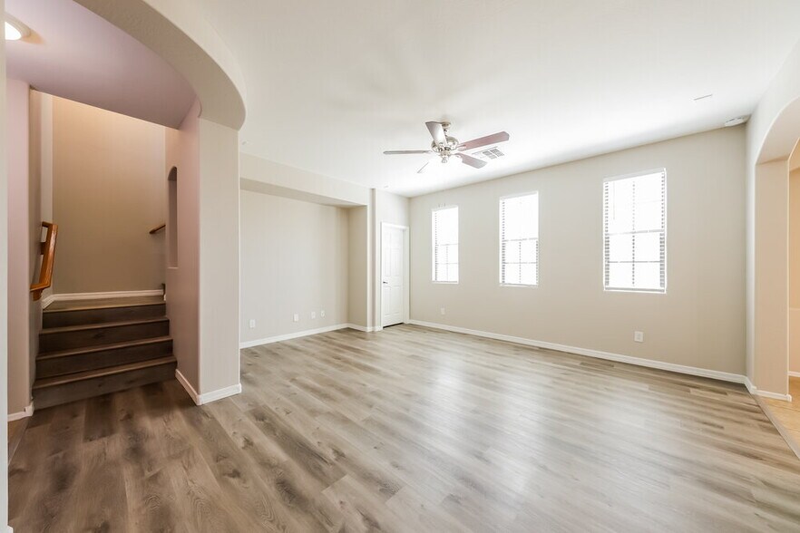 Building Photo - 2373 W Sleepy Ranch Rd