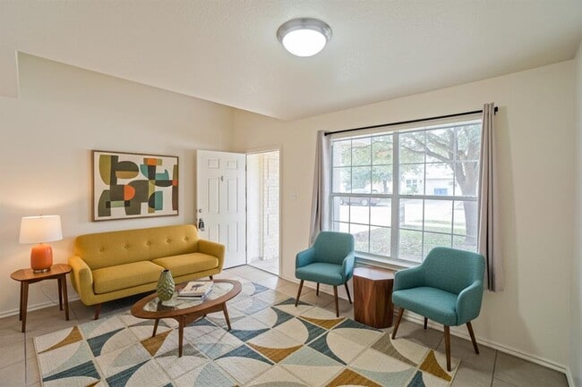 Building Photo - 714 Lavaca Loop