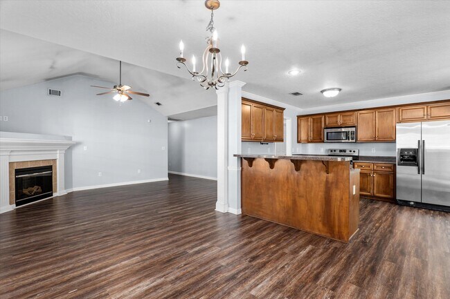 Building Photo - 570 Lory Ln
