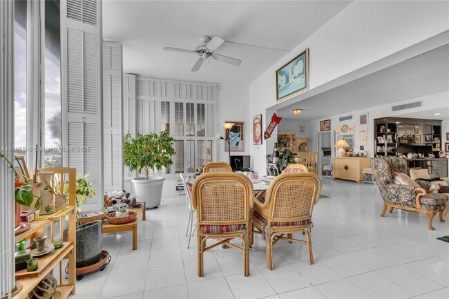 Building Photo - 9200 W Bay Harbor Dr