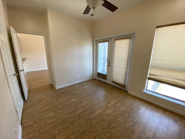 Building Photo - UT PRE-LEASE: 2 BR / 1 BA West Campus Condo - Walk to UT - Private Balcony - W/D