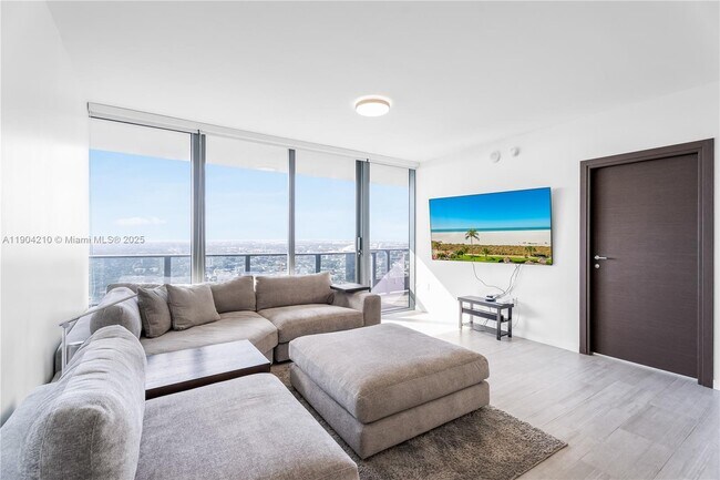 Building Photo - 1000 Brickell Plaza